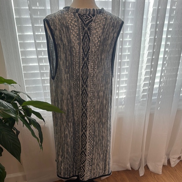 Stylish Blue and White Cardigan - Picture 2 of 3